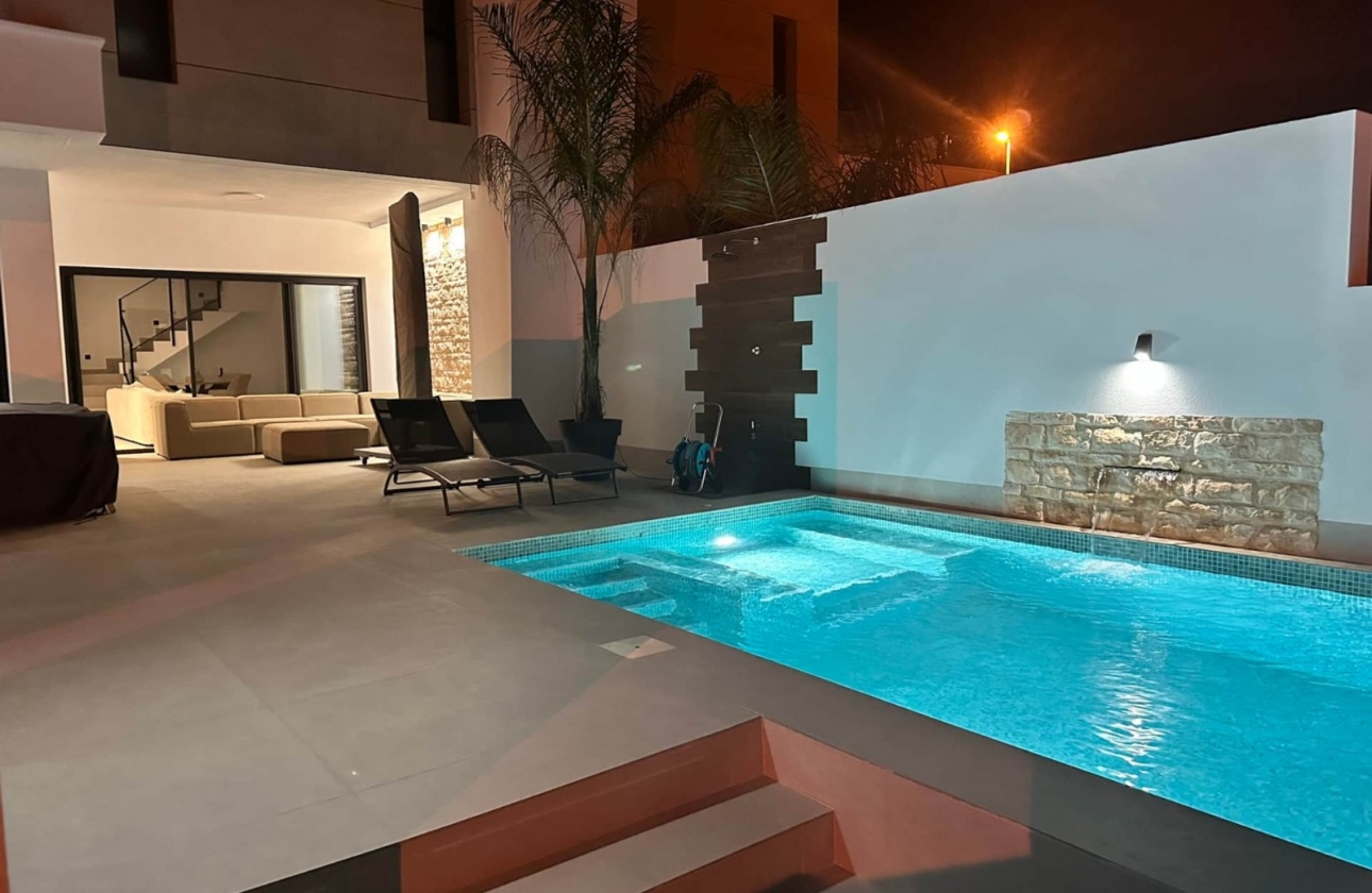 Resale - Villa - Dolores
