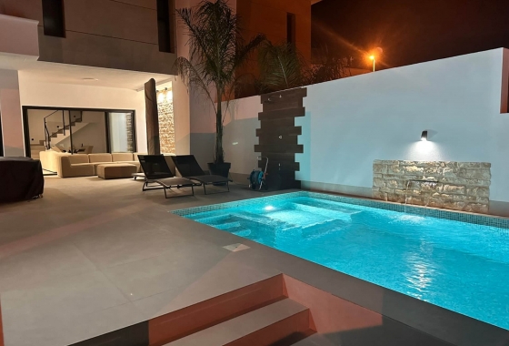Resale - Villa - Dolores