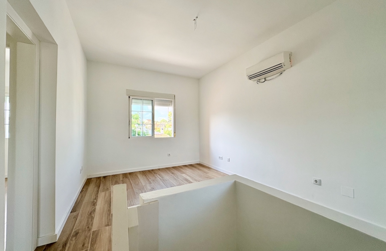 Resale - Single Family Home - Orihuela - Los Balcones