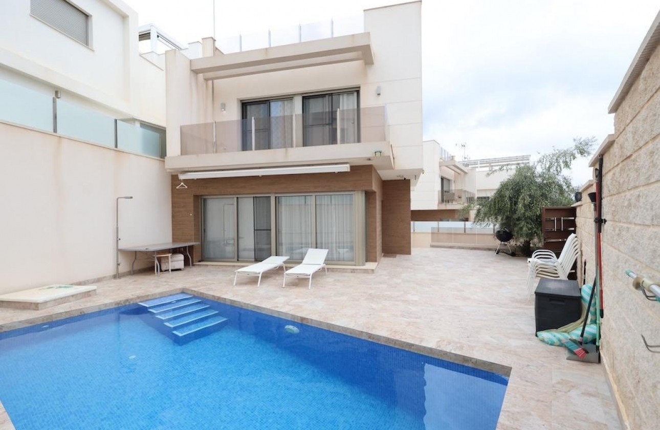 Resale - Villa - Orihuela Costa - Villamartín