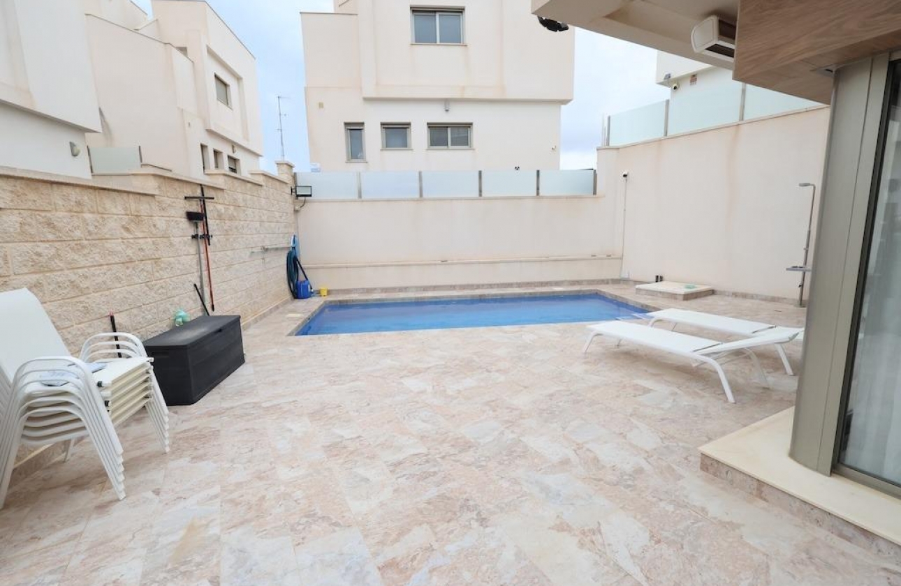 Resale - Villa - Orihuela Costa - Villamartín