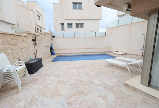 Resale - Villa - Orihuela Costa - Villamartín