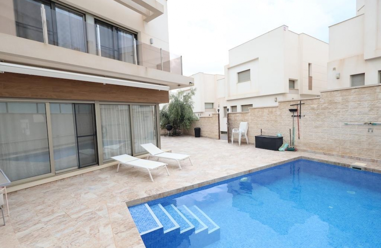 Resale - Villa - Orihuela Costa - Villamartín