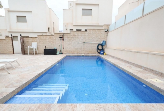 Resale - Villa - Orihuela Costa - Villamartín