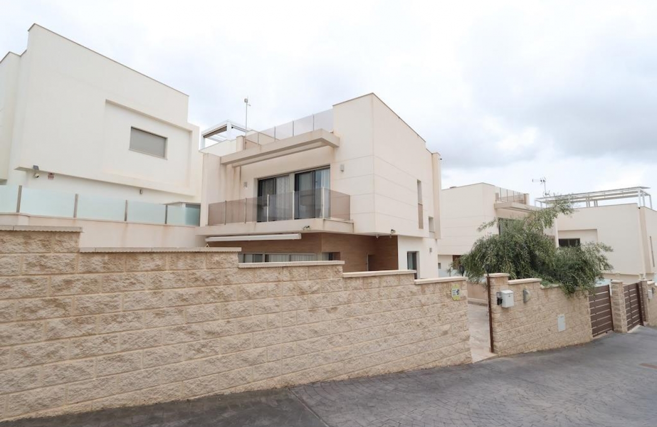 Resale - Villa - Orihuela Costa - Villamartín
