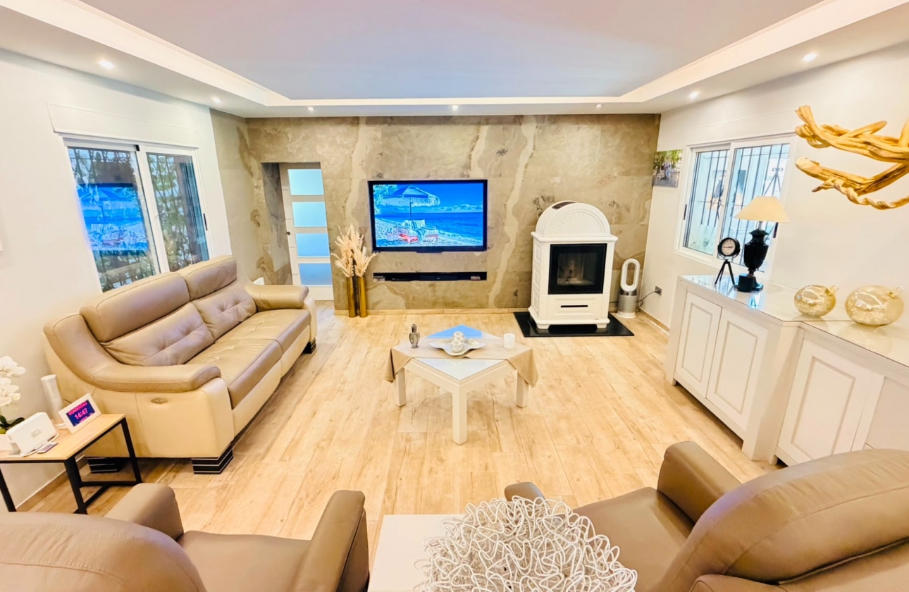 Resale - Villa - Daya Nueva - Daya Vieja