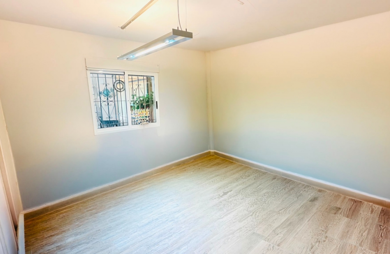 Resale - Villa - Daya Nueva - Daya Vieja