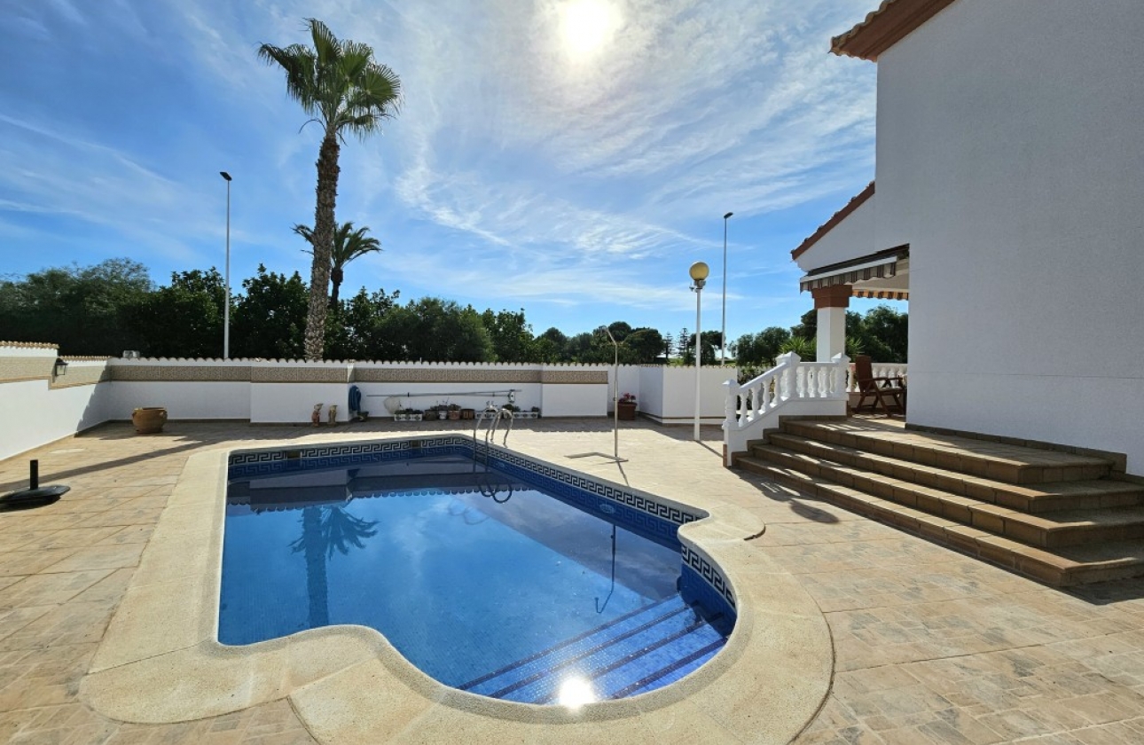 Resale - Villa - Orihuela - Campoamor Golf
