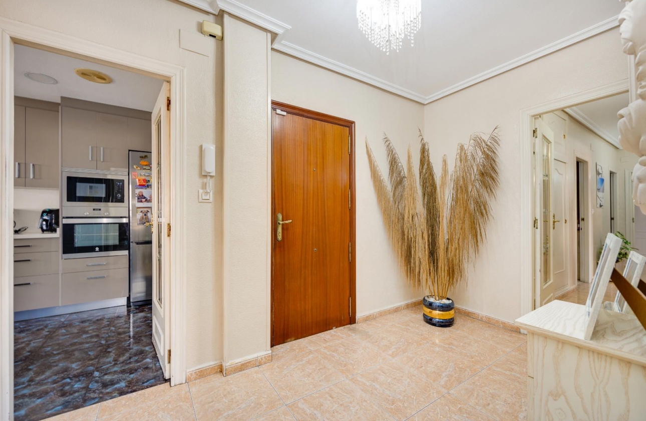 Resale - Apartment - Torrevieja - Centro - Muelle Pesquero