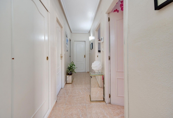Resale - Apartment - Torrevieja - Centro - Muelle Pesquero