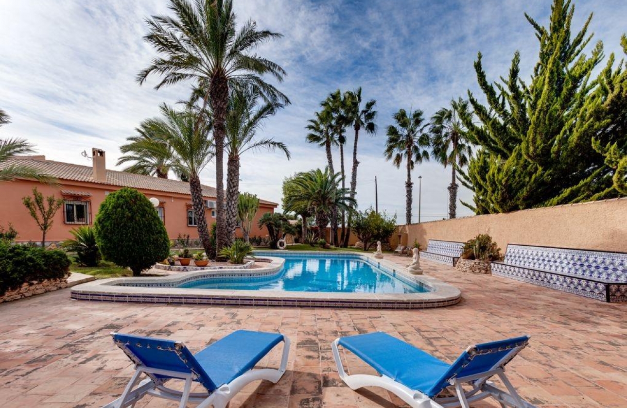 Resale - Villa - Torrevieja - La Siesta - El Salado -  Torreta