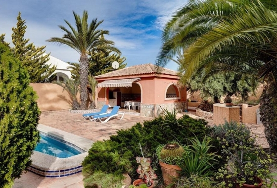 Resale - Villa - Torrevieja - La Siesta - El Salado -  Torreta