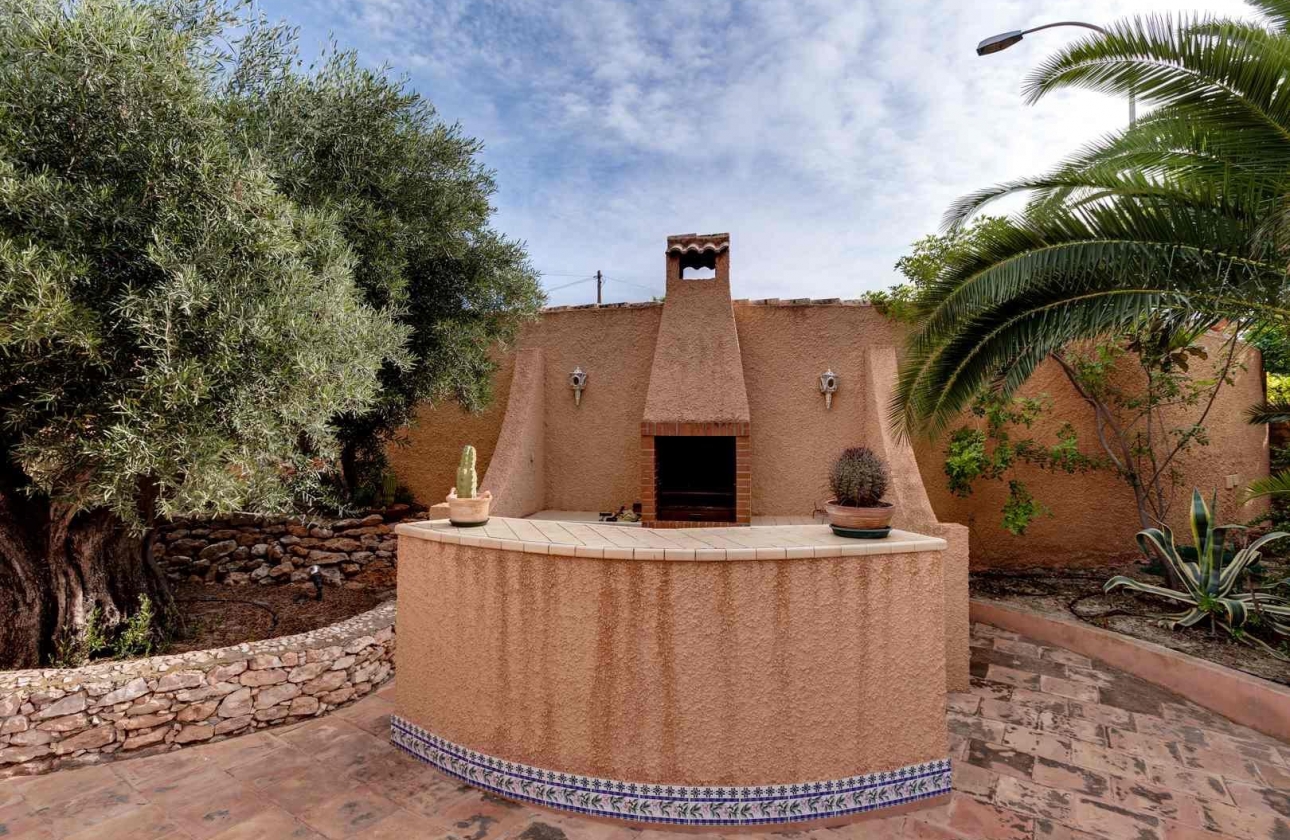 Resale - Villa - Torrevieja - La Siesta - El Salado -  Torreta