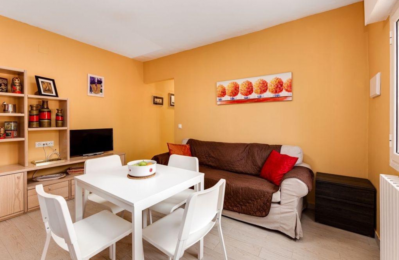 Resale - Villa - Torrevieja - La Siesta - El Salado -  Torreta