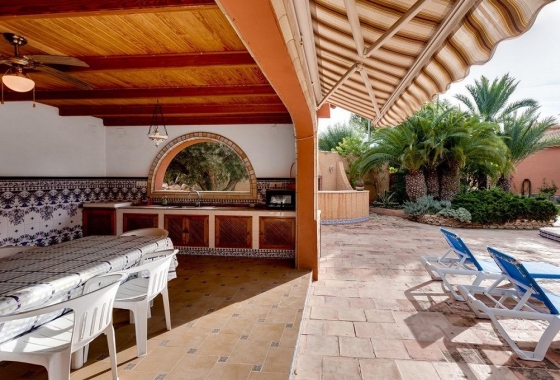 Resale - Villa - Torrevieja - La Siesta - El Salado -  Torreta