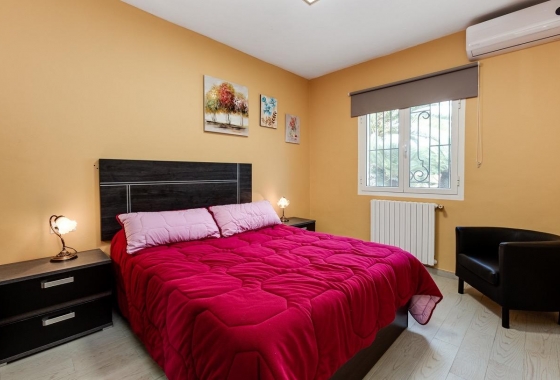 Resale - Villa - Torrevieja - La Siesta - El Salado -  Torreta