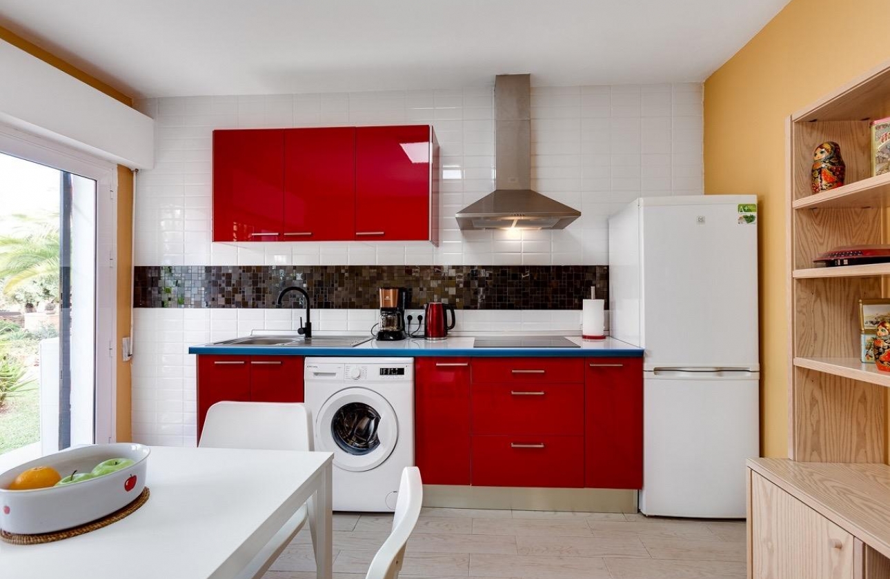 Resale - Villa - Torrevieja - La Siesta - El Salado -  Torreta