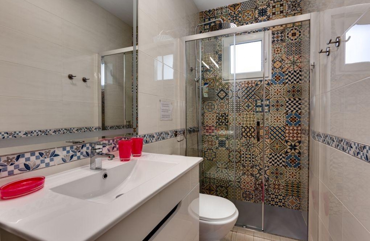Resale - Villa - Torrevieja - La Siesta - El Salado -  Torreta