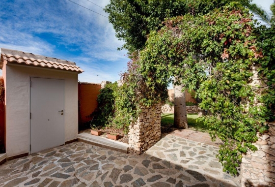 Resale - Villa - Torrevieja - La Siesta - El Salado -  Torreta
