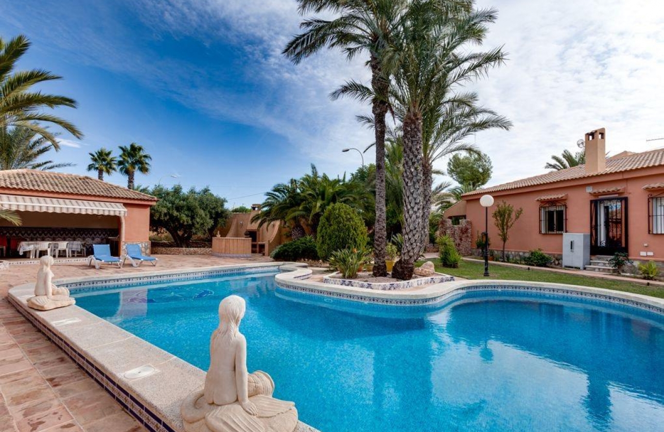 Resale - Villa - Torrevieja - La Siesta - El Salado -  Torreta