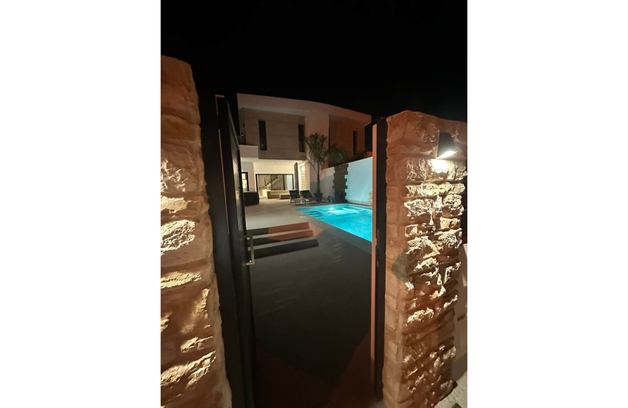 Resale - Villa - Dolores