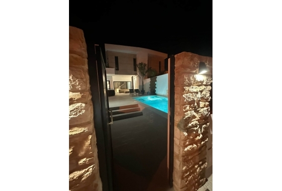 Resale - Villa - Dolores
