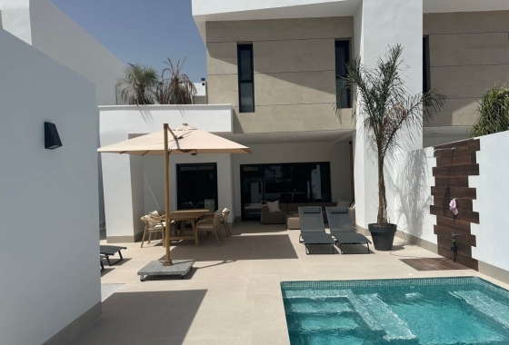 Resale - Villa - Dolores