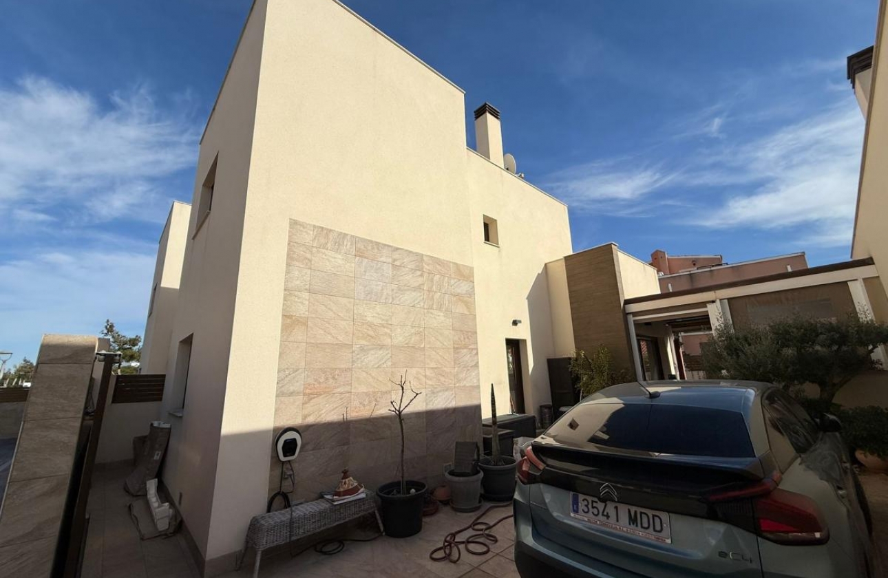 Resale - Villa - Los Montesinos