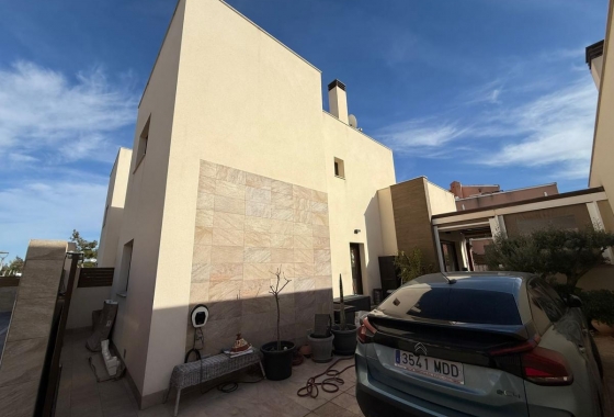 Resale - Villa - Los Montesinos
