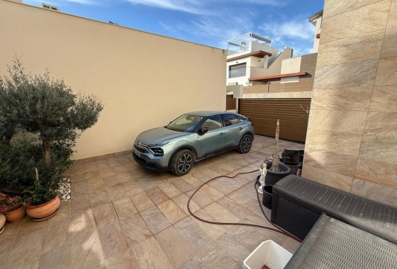 Resale - Villa - Los Montesinos