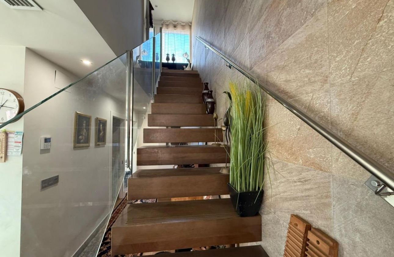 Resale - Villa - Los Montesinos