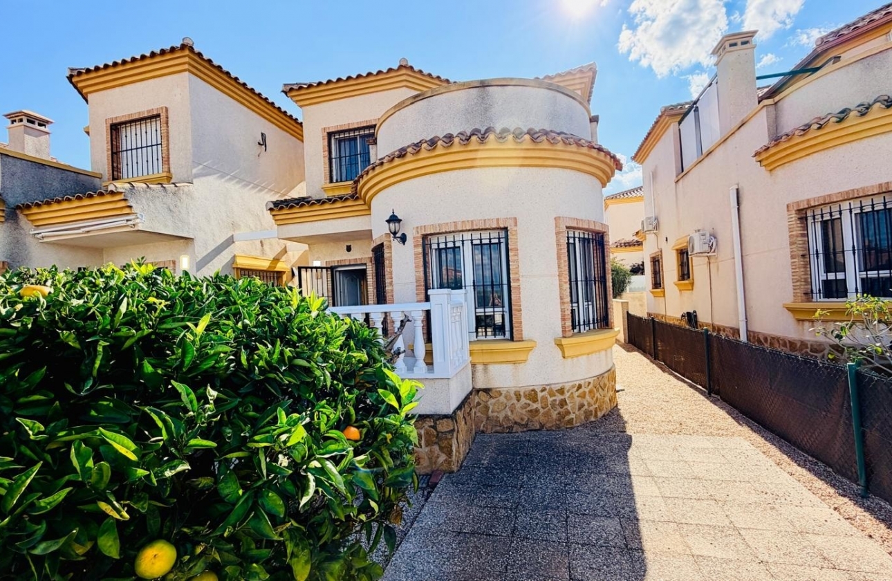 Reventa - Villa - Los Montesinos - La Herrada