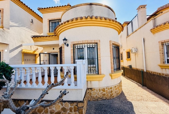 Reventa - Villa - Los Montesinos - La Herrada