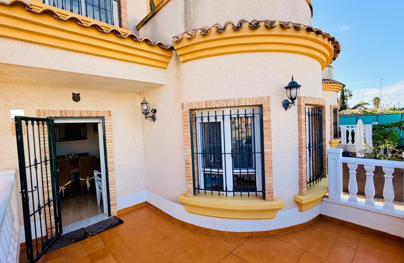 Reventa - Villa - Los Montesinos - La Herrada