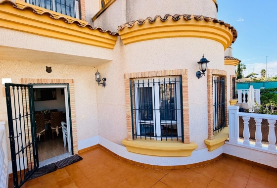 Reventa - Villa - Los Montesinos - La Herrada