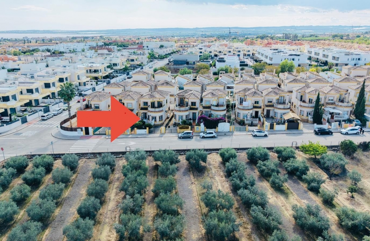 Reventa - Villa - Los Montesinos - La Herrada